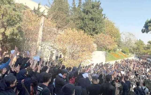 دانشگاه در محاصره خشم و صف‌آرایی دانشجویان