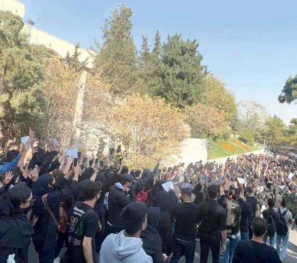 دانشگاه در محاصره خشم و صف‌آرایی دانشجویان