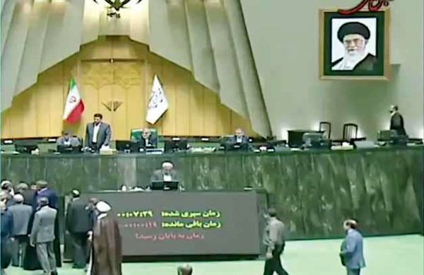 برانگیختگی و «روحانی‌ستیزی» در خانه ملت!