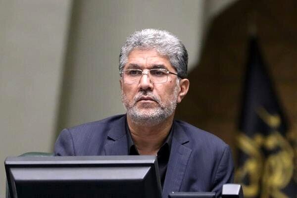 

رسایی و ثابتی برای خودشان گفتند 

بنزین گران نمی‌شود