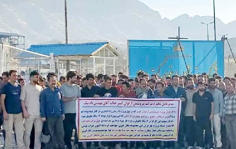 معطلی یک‌ساله کارگران اخراجی

 برای تسویه‌حساب