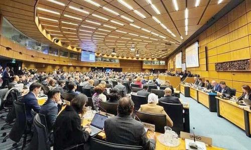 ایران در تنگنای اورانیوم و زمان