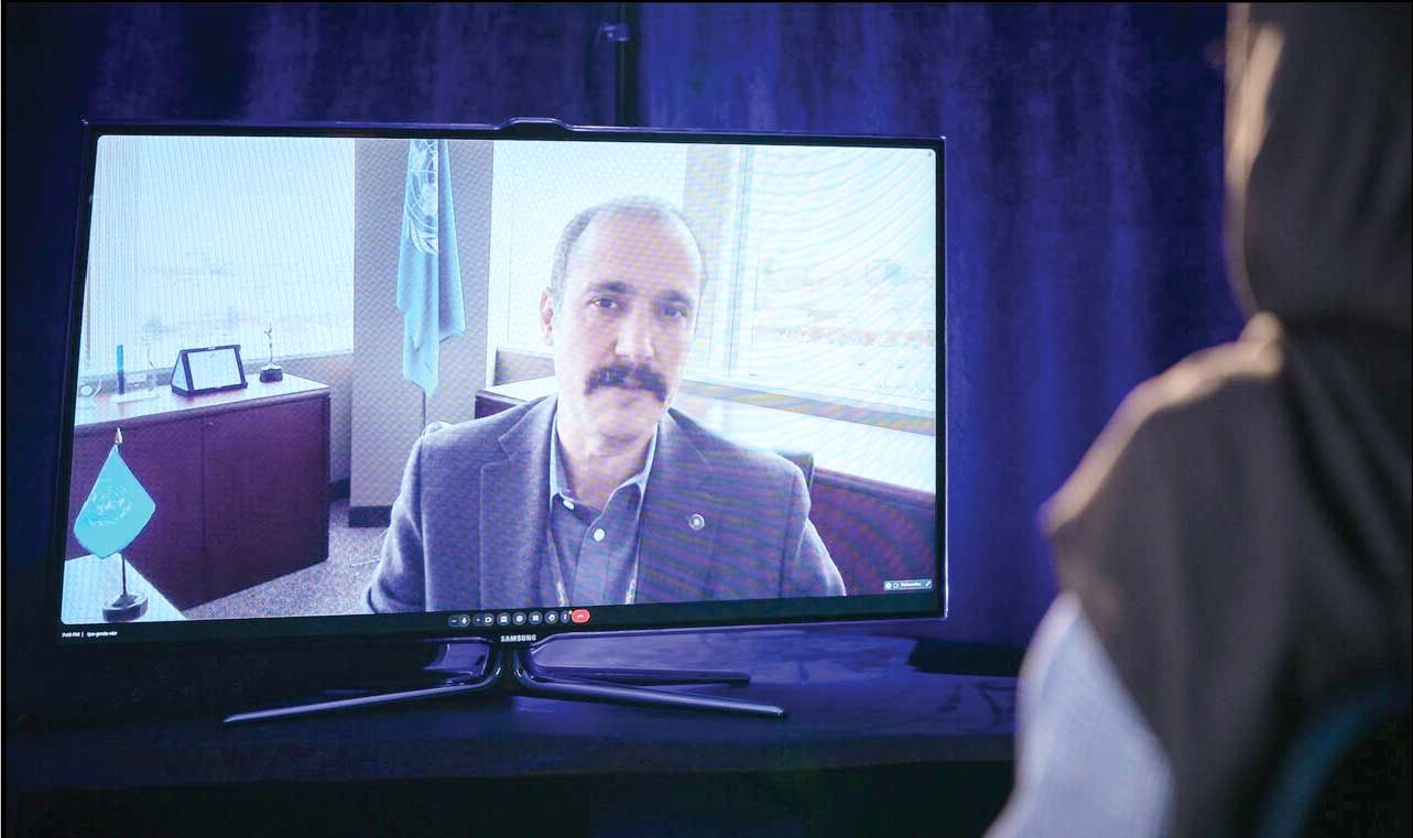 
 با آب تجدیدناپذیر بادمجان، گوجه و خیار می‌کارند