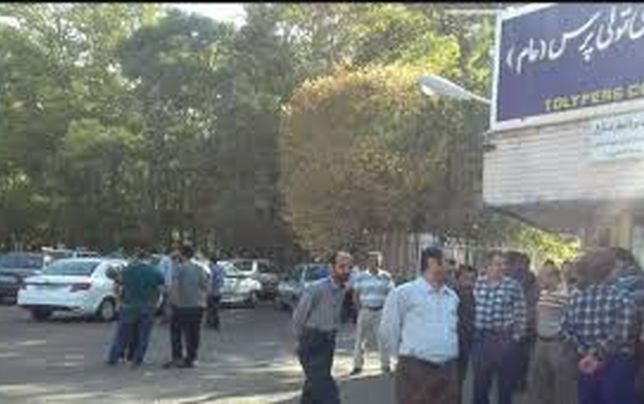 تجمع کارگران مقابل کارخانه تولی‌پرس