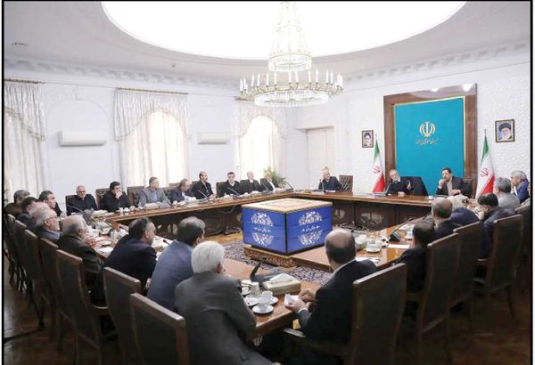 
حل مشکلات اصناف و بازاریان وظیفه دولت است