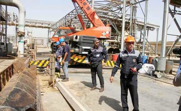 پتروشیمی‌های عظیم ماهشهر به سختی روی پا مانده‌اند