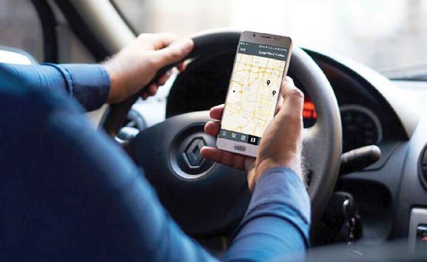 مجلس درباره کنار گذاشتن طرح بیمه رانندگان تاکسیهای اینترنتی پاسخگو باشد