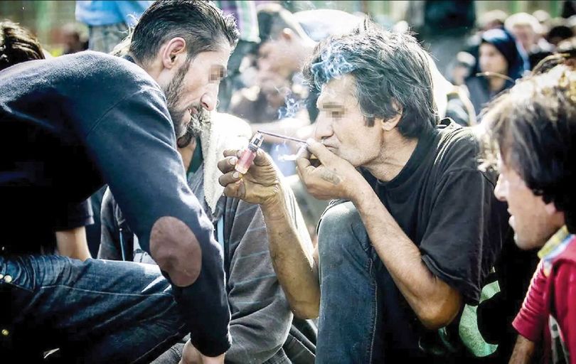 
 آن‌قدر پاتوق به زاکانی نشان می‌دهم که شرمنده حرفش شود