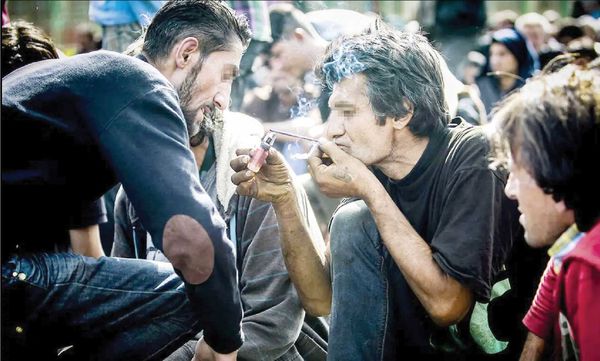 آنقدر پاتوق به زاکانی نشان میدهم که شرمنده حرفش شود