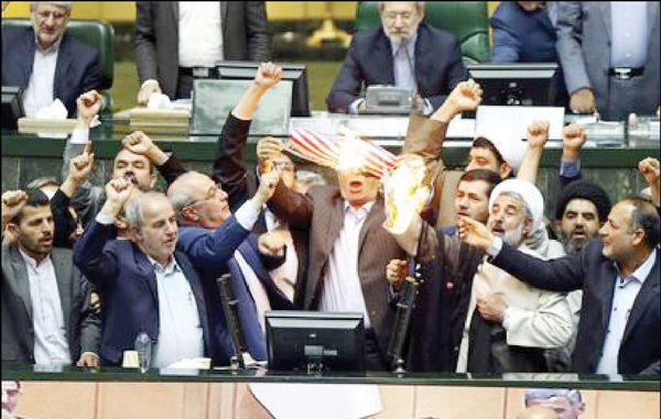 : 
آتش زدن برجام، دلار ۷ هزارتومانی را به ۸۰ هزار تومان رساند