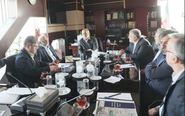 
تاکید رئیس‌جمهور بر تلاش برای تغییر جدی سوخت خودروهای عمومی و خصوصی 