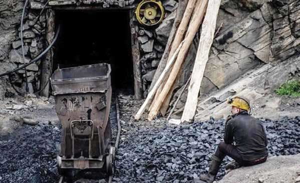 معدنچیان نه ایمنی دارند، نه درمان مناسب