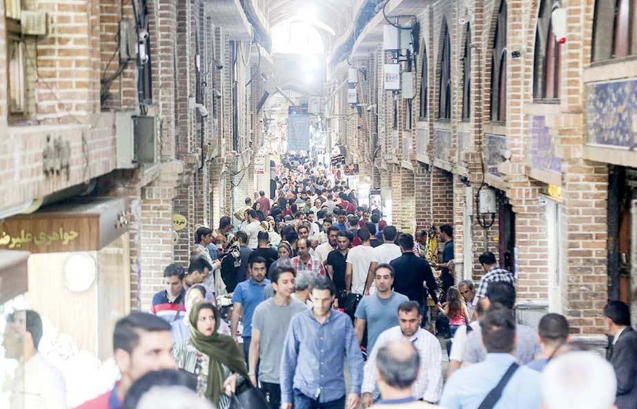 
با توده‌های عظیمِ در جستجوی تغییر، اما درمانده مواجهیم