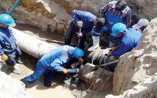 انتقاد کارگران آبفای چوار از تاخیر در پرداخت حقوق