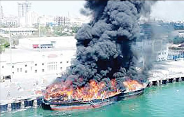 چهار کارگر در حادثه اسکله بندر دیر جان باختند