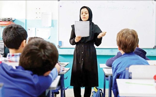 شغل معلمی به دلیل درآمد پایین‌، برای بسیاری از افراد اولویت ندارد
