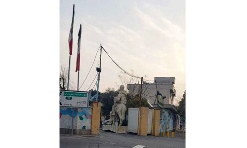 نمایش «عظمت ملت ایران» در پارکینگ موتوری شهرداری!