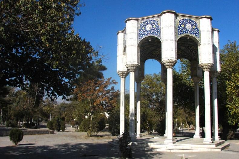 همسطح‌سازی یا محو آثار و بقایای مشاهیر؟