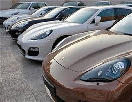 تداوم سرگردانی لوکس‌های خاک‌خور در گمرک
