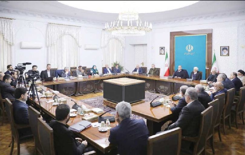 
آغاز اجرای طرح ۱۵ ماده‌ای دولت برای حمایت از معیشت و امنیت غذایی