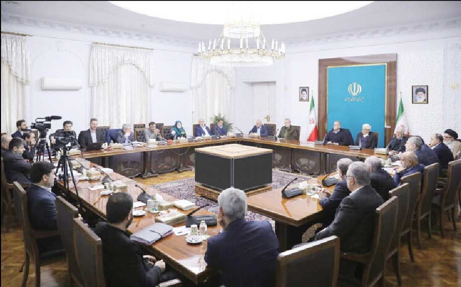 
آغاز اجرای طرح ۱۵ ماده‌ای دولت برای حمایت از معیشت و امنیت غذایی