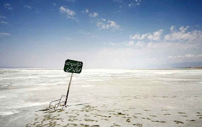 
دریاچه ارومیه روبه‌نابودی است؛ اما سیاست‌های غلط گذشته تداوم دارد