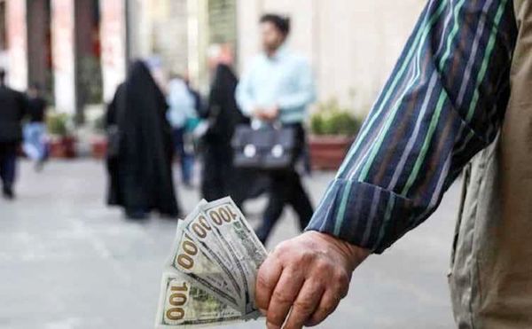 بانک مرکزی با برخی صنایع تعارف دارد!