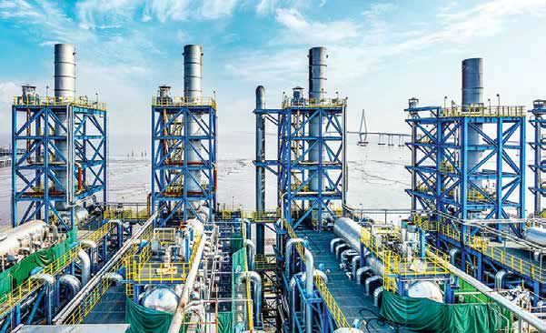 پتروشیمی‌ها با گران‌فروشی و خام‌فروشی، سودهای هنگفت به جیب می‌زنند