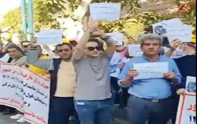 تجمع کارگران ارکان ثالث نفت 

مقابل نهاد ریاست جمهوری