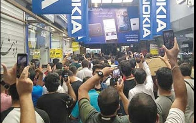 اعتراض کسبه و مغازه‌داران چهارسو و علاءالدین به افزایش نرخ ارز و گرانی‌ها