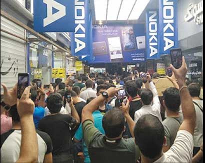 اعتراض کسبه و مغازه‌داران چهارسو و علاءالدین به افزایش نرخ ارز و گرانی‌ها