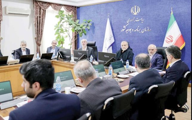 
انتقاد رئیس‌جمهور از پرداخت بی‌ضابطه ردیف‌های دستمزدی به مدیران ناکارآمد