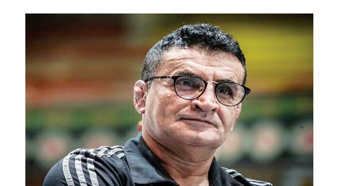 «بنا» برای قرارداد به آذربایجان رفت؛

آقای خاص دور از وطن