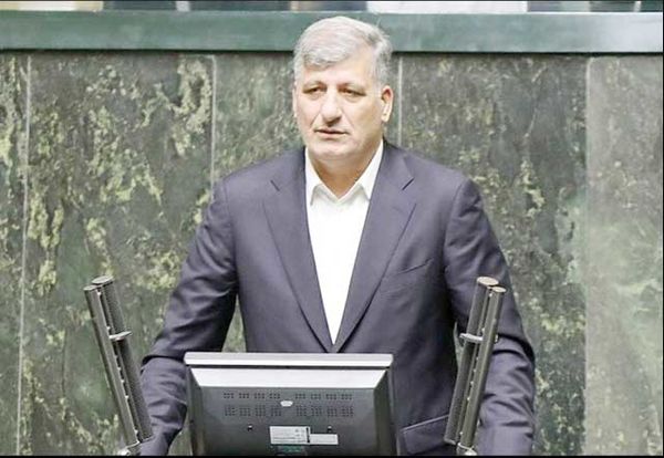 
در برنامه‌های اقتصادی از کارشناسان بی‌سواد استفاده نکنید