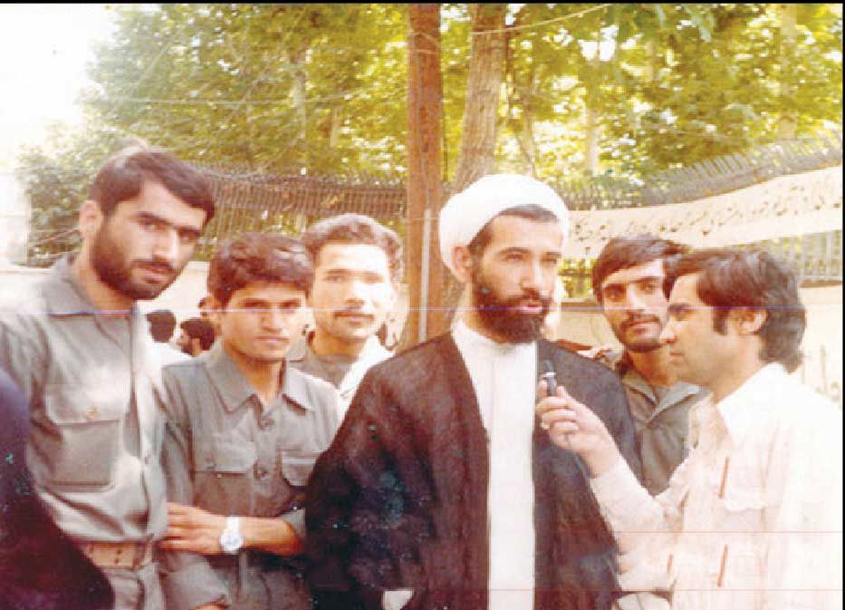 
باهنر لازم نیست از خون برادر شهیدش خجالت بکشد