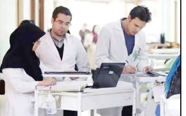 
وضعیت کنونی دستیاران پزشکی، فاصله‌ای جدی با وعده‌های اعلام شده دارد
