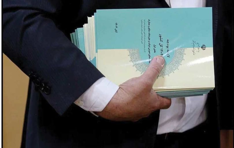 
نظام مالی ایران هرسال بیشتر فرو می‌ریزد