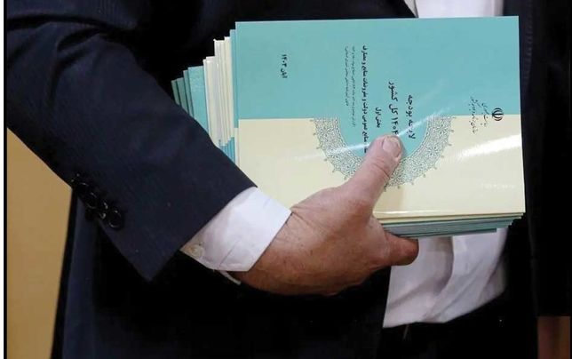 
نظام مالی ایران هرسال بیشتر فرو می‌ریزد