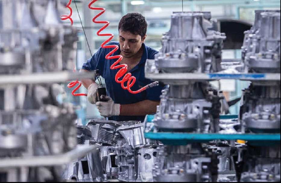 مواد اولیه داخلی گرانتر از نرخ جهانی به قطعهسازان فروخته میشود