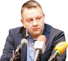 پسرم آمده وزیر اقتصاد شود!