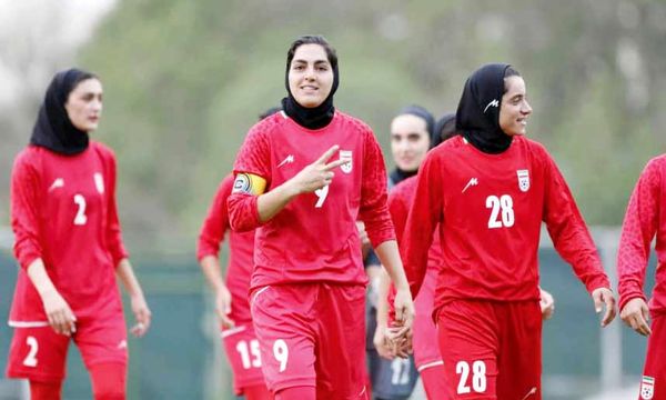هدیه زنان فوتبال ایران به عراق
