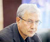 پیوند زدن سیاست خارجی به بازیهای داخلی جفا به مردم است