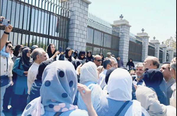 تجمع بازنشستگان فرهنگی 

مقابل سازمان برنامه و بودجه