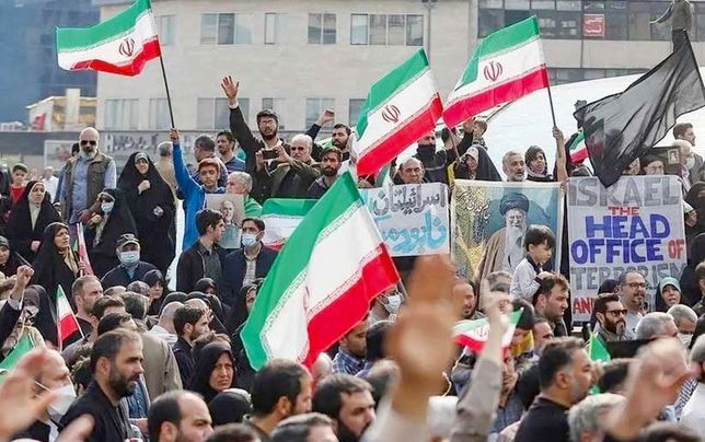 
تجمع تهرانی‌ها در محکومیت حوادث و خشونت‌های اخیر در کشور 