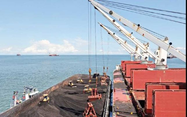 
محدودیت‌های ارزی و بخشنامه‌های خلق‌الساعه، تیر خلاص به صادرات است